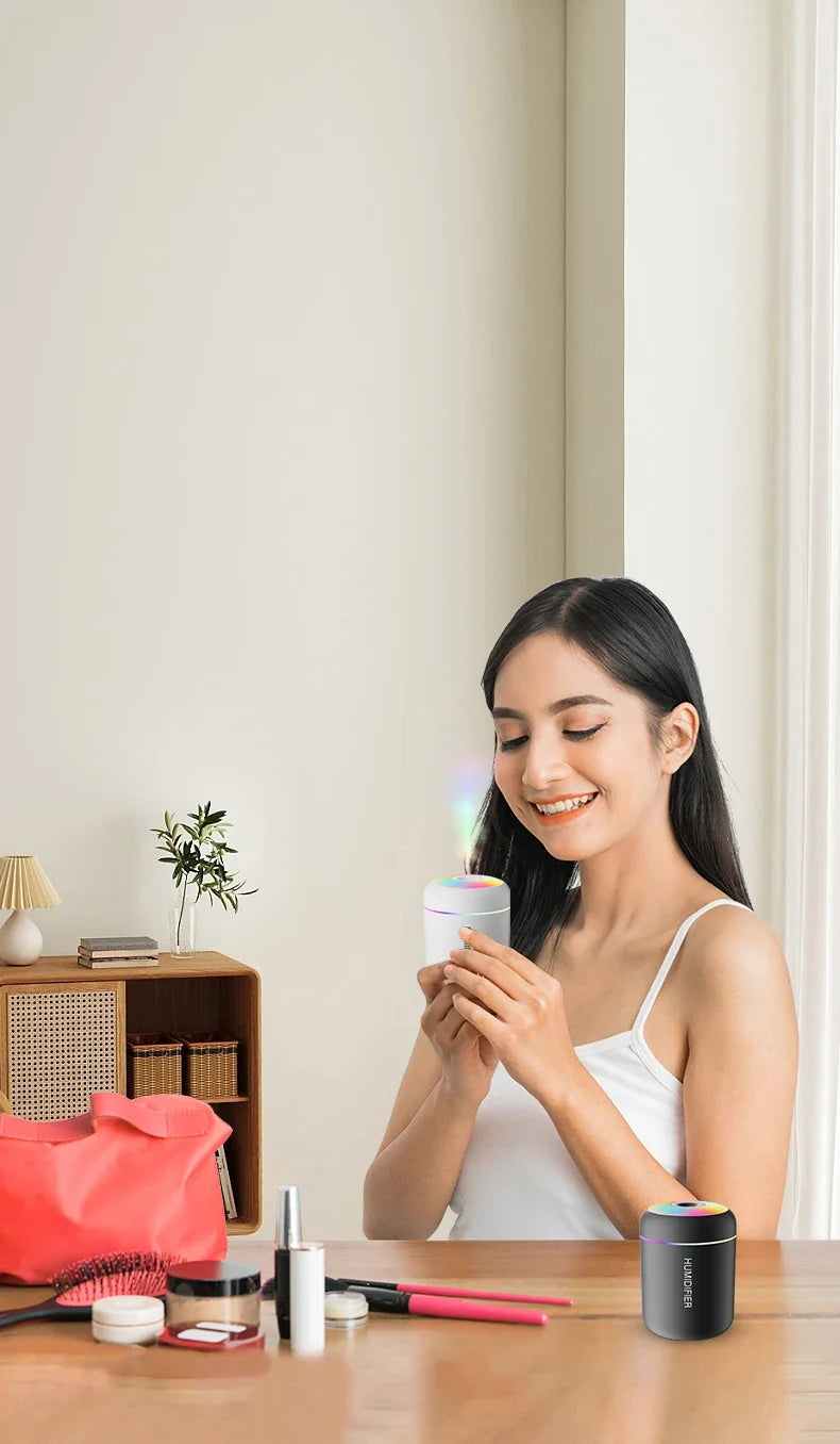 NOUVEAU RICHE Mini Luftbefeuchter mit Aromatherapie – USB Aroma Diffuser 180 ml mit LED-Licht – ideal für Auto, Schlafzimmer & Büro