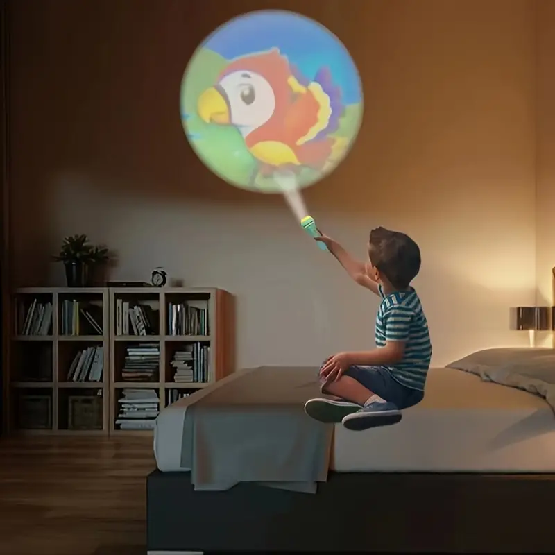 NOUVEAU RICHE Projektor-Taschenlampe für Kinder – Gutenachtlicht mit 32 Bildscheiben für Gutenachtgeschichten, Projektor an die Decke, 4 Farben – DreamBeam