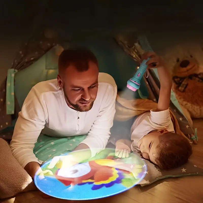 NOUVEAU RICHE Projektor-Taschenlampe für Kinder – Gutenachtlicht mit 32 Bildscheiben für Gutenachtgeschichten, Projektor an die Decke, 4 Farben – DreamBeam