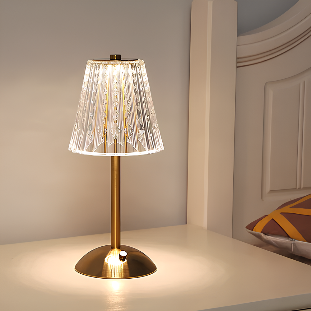 NOUVEAU RICHE Goldene Kristall-Tischlampe – Kabellose Akku Touch-Lampe mit Kristallschirm, Dimmbar, Gebürstetes Aluminium – Aurora Luxe