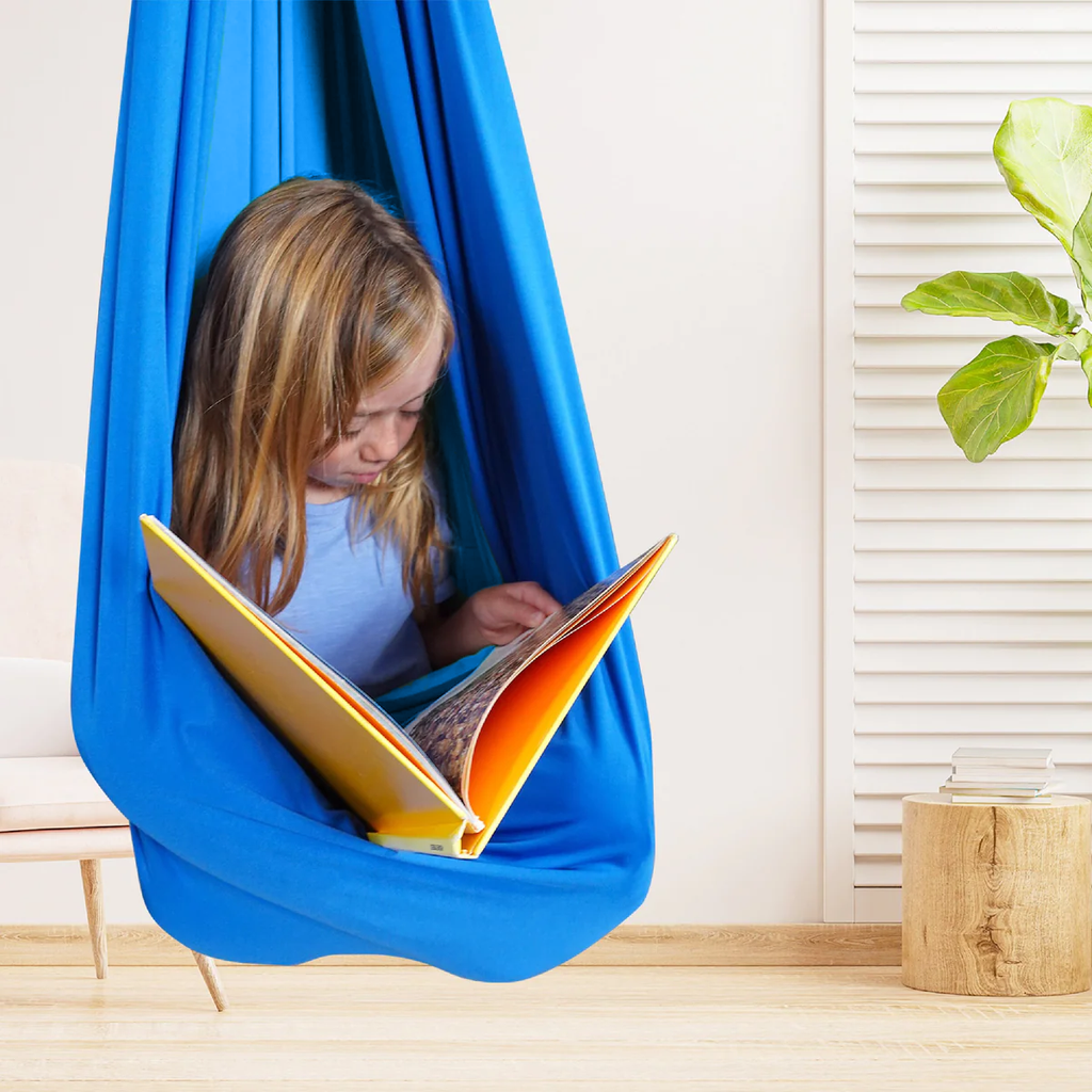 NOUVEAU RICHE Kinder-Hängematte aus 100% Bio-Baumwolle – Hängesessel & Schaukelkokon zum Spielen & Entspannen, Kinderzimmer, 6 Farben Blau