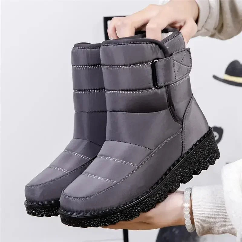 Ēden | Stiefel für Damen | Gestepptes Design Wadenhoch