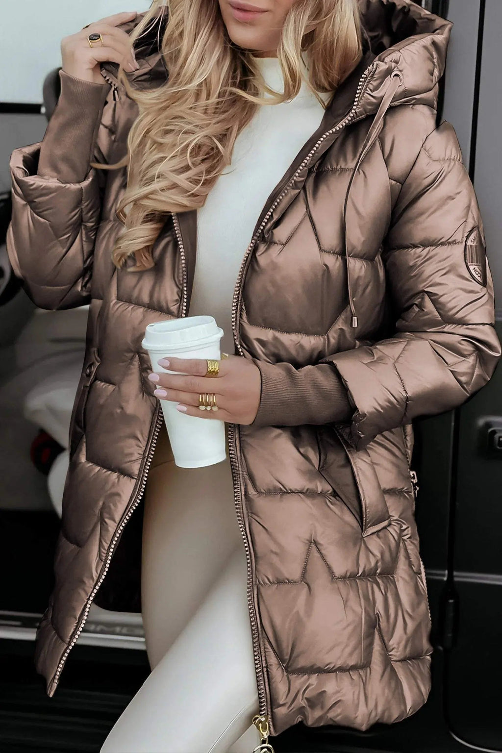 NOUVEAU RICHE Emma | Dame Pufferjacke mit Kapuze - Warme Steppjacke & Kurze Daunenjacke Braun