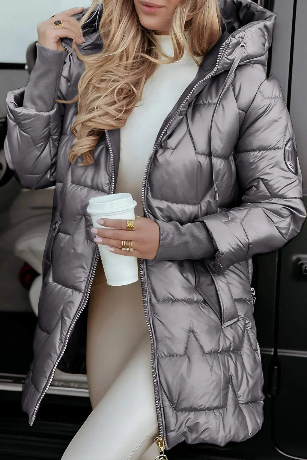 NOUVEAU RICHE Emma | Dame Pufferjacke mit Kapuze - Warme Steppjacke & Kurze Daunenjacke Grau