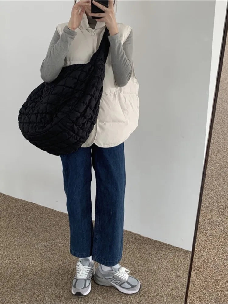 NOUVEAU RICHE Damen Daunen Umhängetasche – Leichte Tasche als Perfekter Reisebegleiter