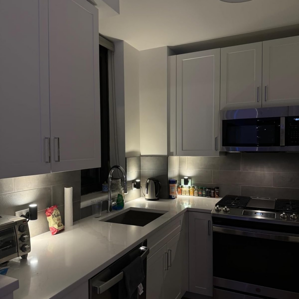 Noční světlo v designu Bauhaus NightLuxe – stmívatelné LED noční světlo se soumrakovým senzorem, teplá bílá 3000K, do chodby a ložnice