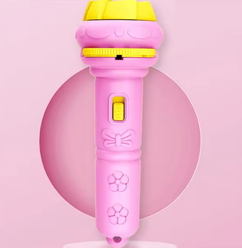 NOUVEAU RICHE Projektor-Taschenlampe für Kinder – Gutenachtlicht mit 32 Bildscheiben für Gutenachtgeschichten, Projektor an die Decke, 4 Farben – DreamBeam Pink
