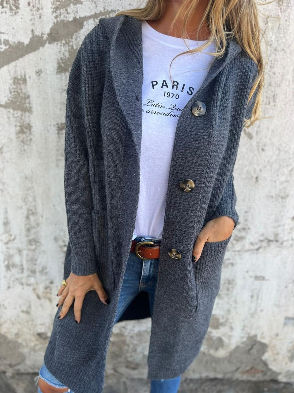 NOUVEAU RICHE Gemütlicher Longline-Cardigan mit Kapuze – Lange Strickjacke Damen mit Kapuze, lockere Passform, S–3XL – Flōre Grau