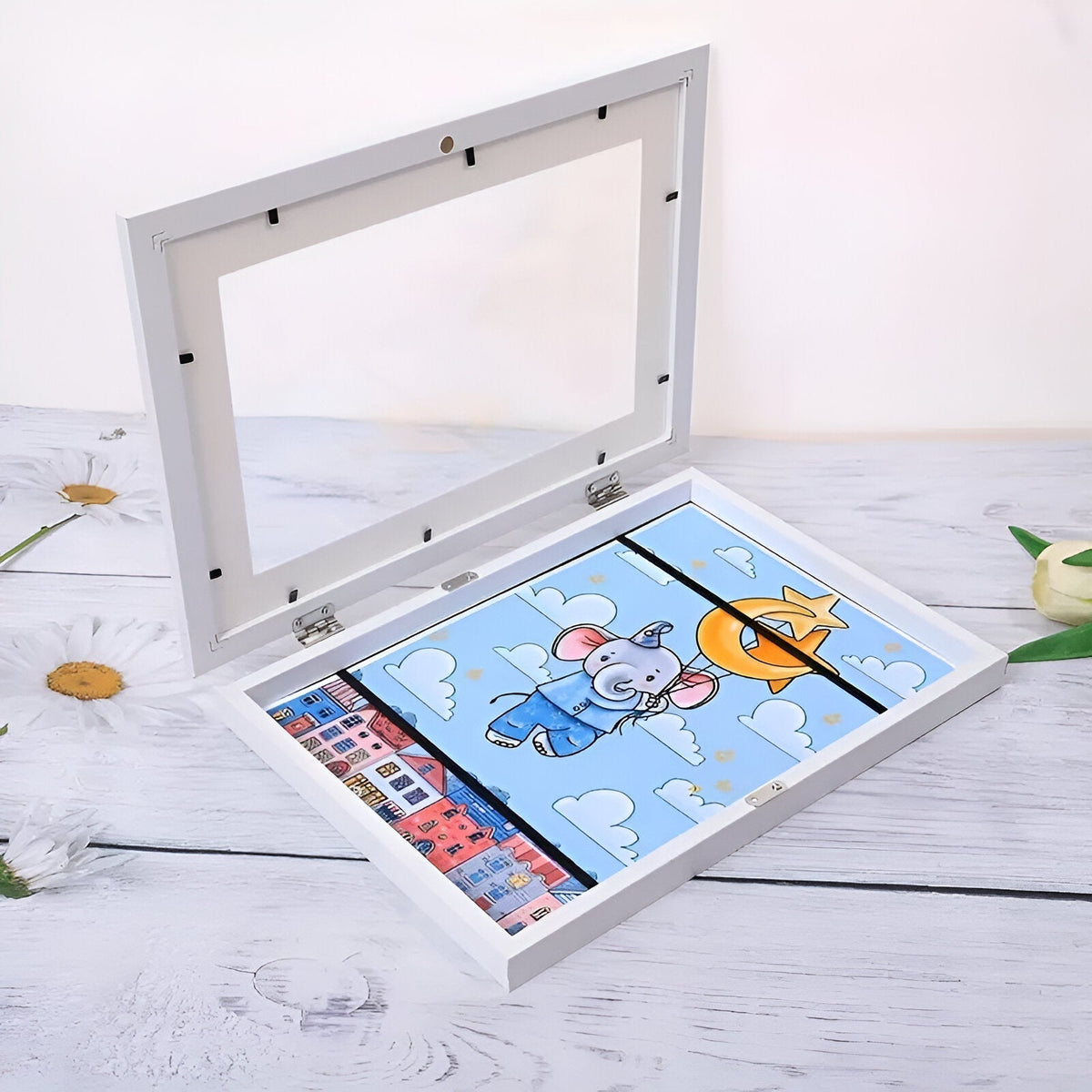 NOUVEAU RICHE Kinderkunst-Wechselrahmen A4 / A3 – Bilderrahmen aus Holz für Kinderzeichnungen, Stauraum für 150 Bilder, 6 Farben