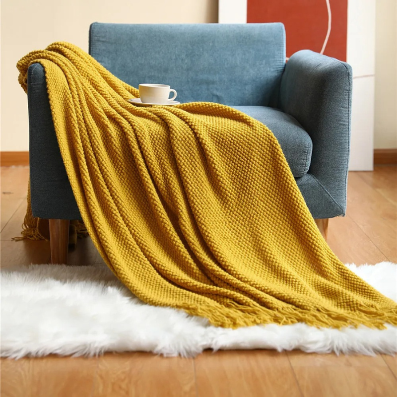 NOUVEAU RICHE Strickdecke mit Quasten – Weiche Acryl Wohndecke in Merinowolle-Optik für Sofa & Bett, 9 Farben, 127x172 oder 130x220 cm Gelb