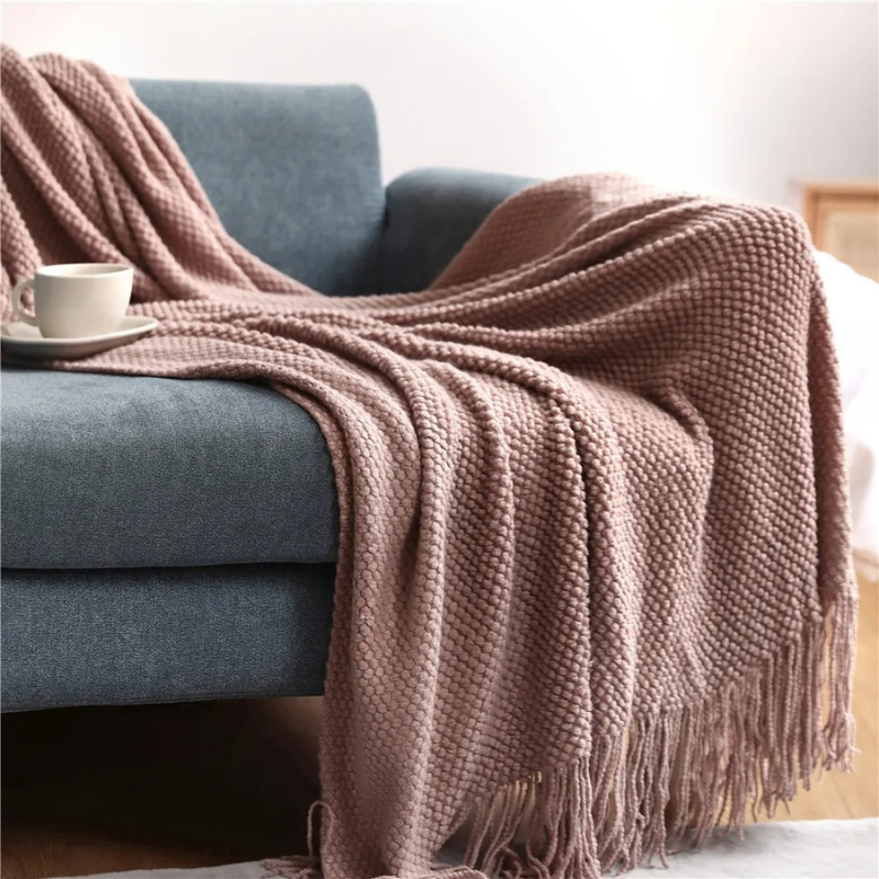 NOUVEAU RICHE Strickdecke mit Quasten – Weiche Acryl Wohndecke in Merinowolle-Optik für Sofa & Bett, 9 Farben, 127x172 oder 130x220 cm Rosa