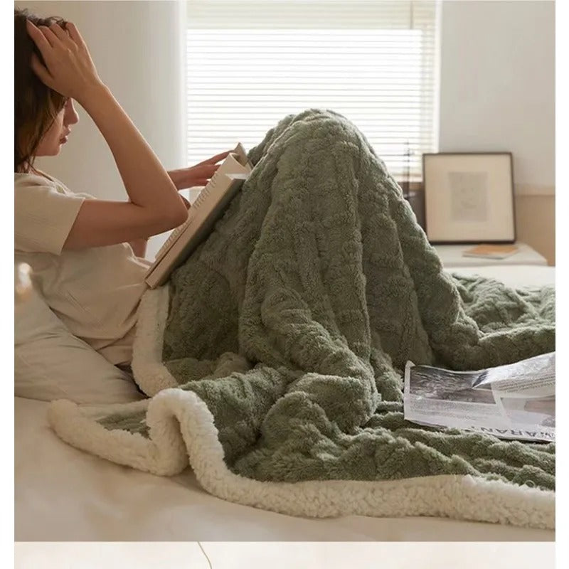 NOUVEAU RICHE Dicke Winter-Lammwolldecke – Sherpa Fleece Kuscheldecke für Sofa & Bett, Warme Wohndecke, 4 Grössen – WarmWool
