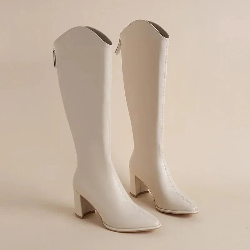 NOUVEAU RICHE Damen Kniehohe Stiefel Spitz Zulaufende Silhouette PU Beige