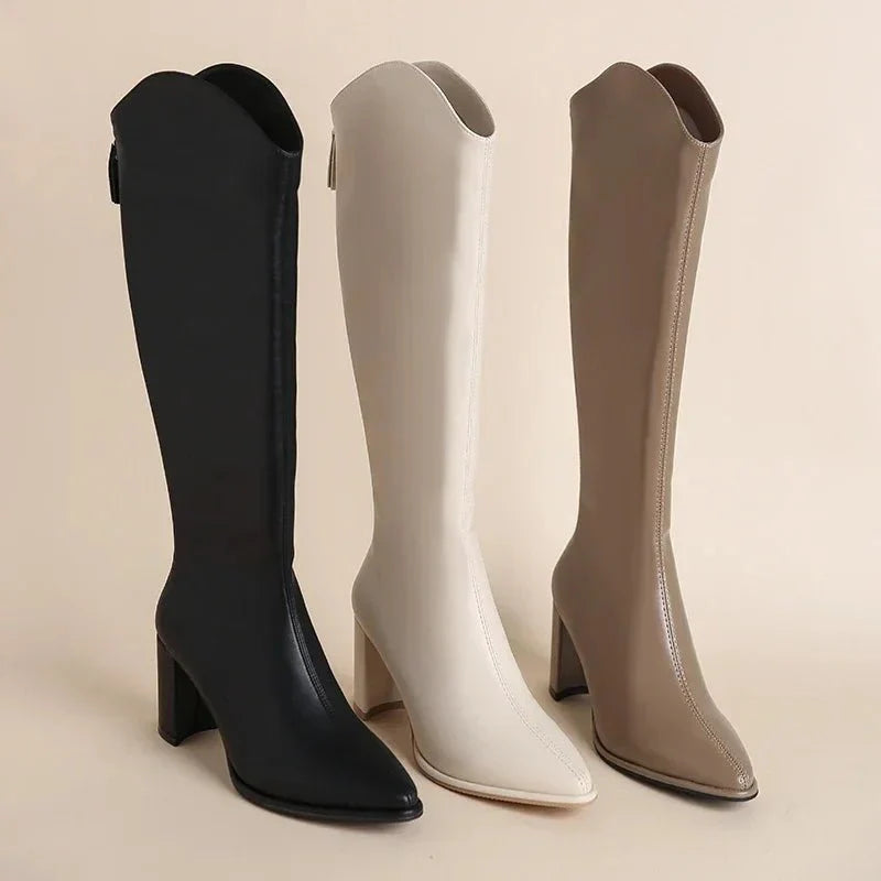 NOUVEAU RICHE Damen Kniehohe Stiefel Spitz Zulaufende Silhouette PU