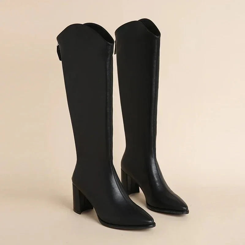 NOUVEAU RICHE Damen Kniehohe Stiefel Spitz Zulaufende Silhouette PU Schwarz