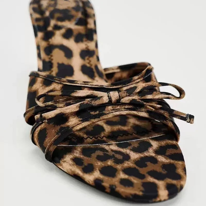 NOUVEAU RICHE Damen Slip-On-Sandalen Absätze Schleife Bequem Elegant Leicht