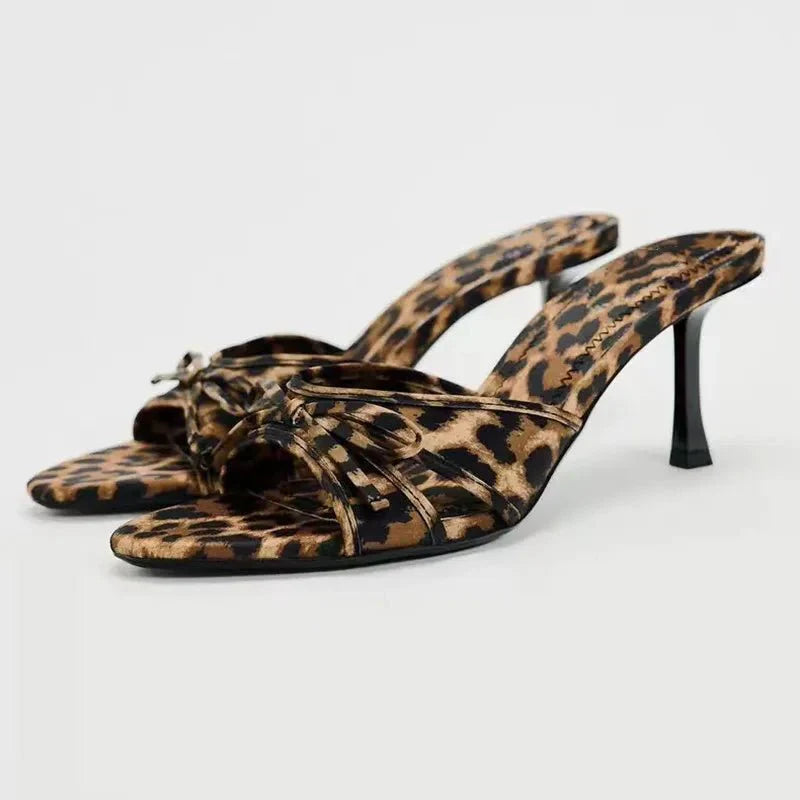 NOUVEAU RICHE Damen Slip-On-Sandalen Absätze Schleife Bequem Elegant Leicht