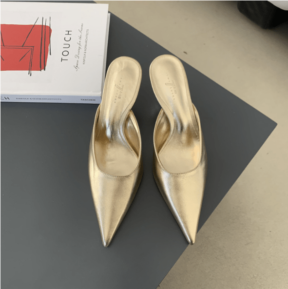 NOUVEAU RICHE Damen Pantoletten mit Absatz und Spitzfuß Elegant und Modern Gold