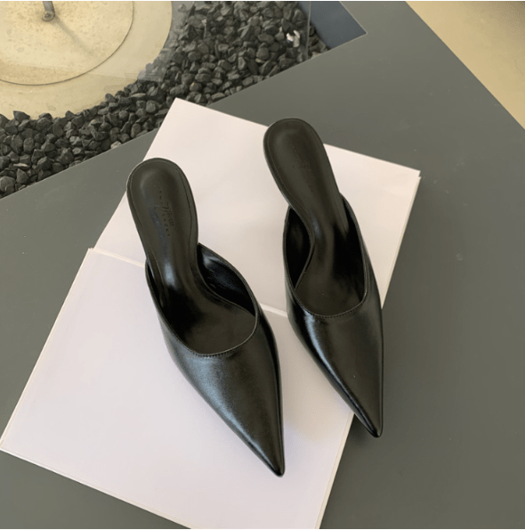 NOUVEAU RICHE Damen Pantoletten mit Absatz und Spitzfuß Elegant und Modern Schwarz