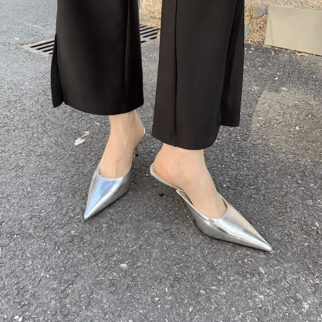NOUVEAU RICHE Damen Pantoletten mit Absatz und Spitzfuß Elegant und Modern