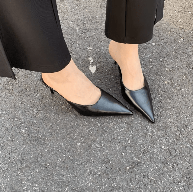 NOUVEAU RICHE Damen Pantoletten mit Absatz und Spitzfuß Elegant und Modern