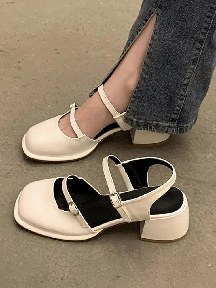 NOUVEAU RICHE Damen Vintage Blockabsatz-Sandalen Quadratisches Design