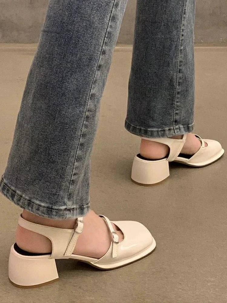 NOUVEAU RICHE Damen Vintage Blockabsatz-Sandalen Quadratisches Design