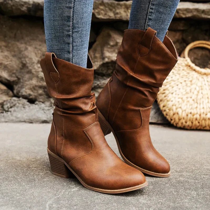 NOUVEAU RICHE Damen Knitterstiefel Weiche Knitteroptik Bequemer Absatz Braun