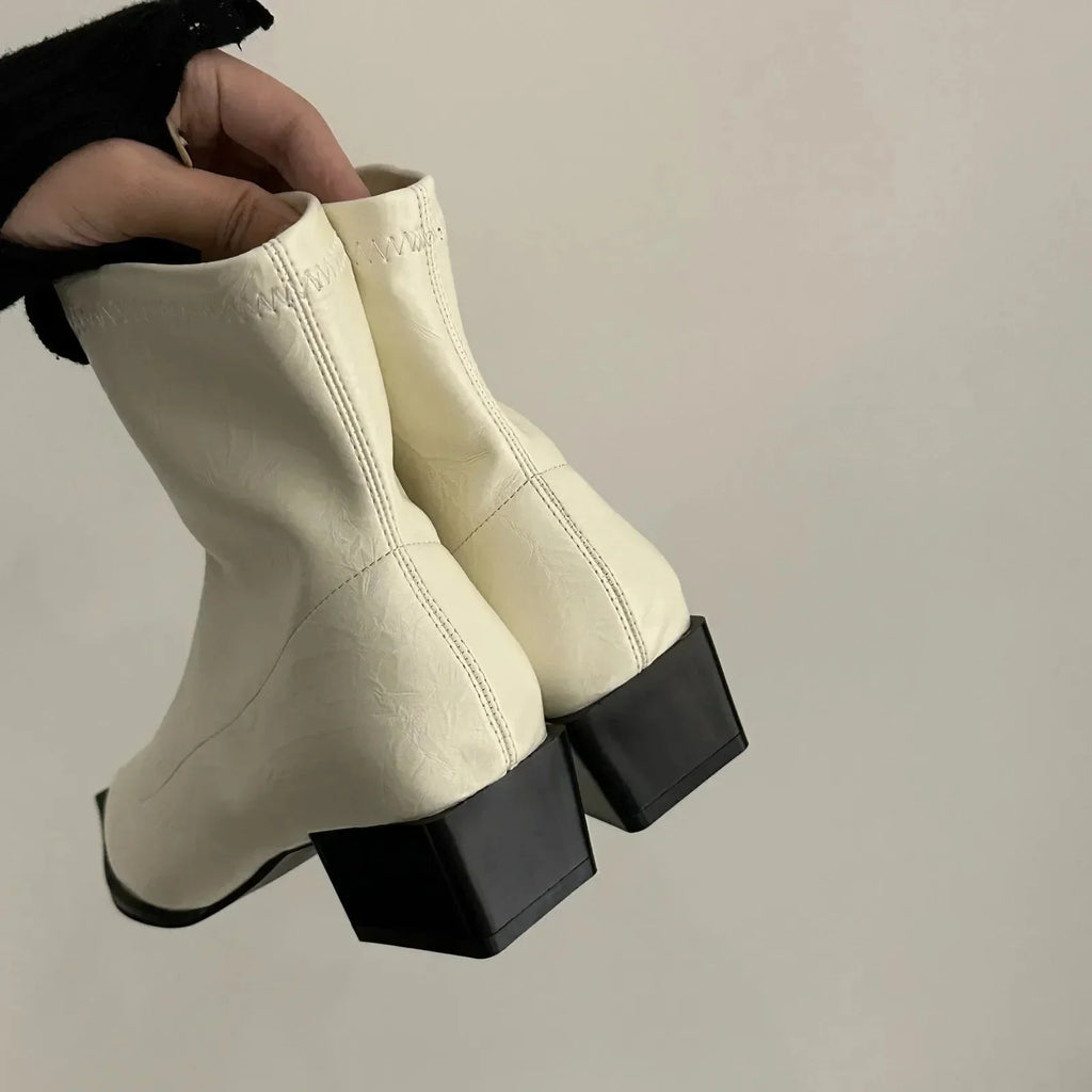 NOUVEAU RICHE Damen Spitze Zehenpartie Zulaufende Stiefeletten Blockabsatz