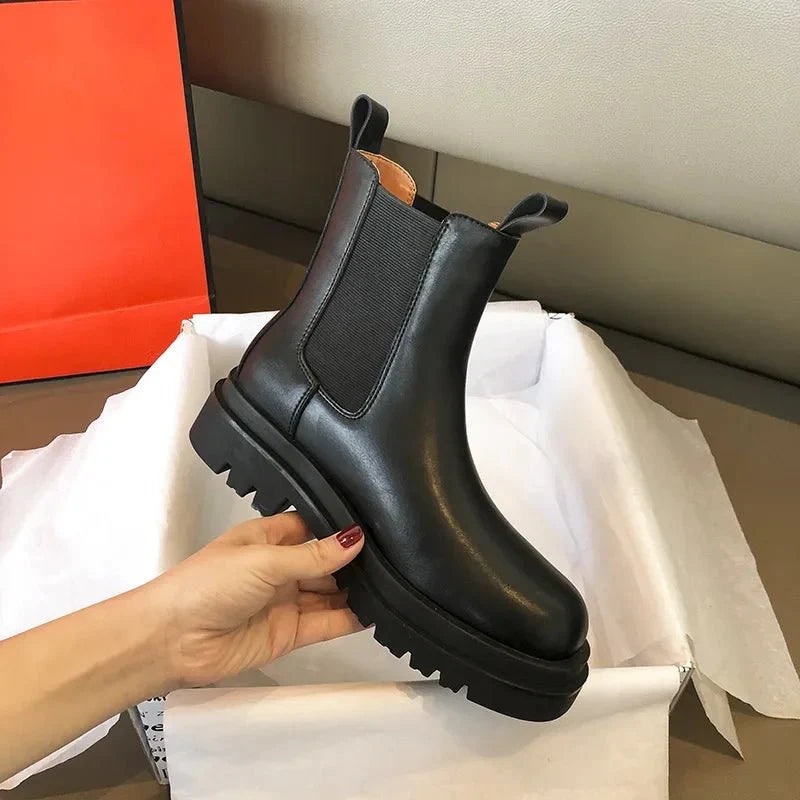 NOUVEAU RICHE Damen Chelsea-Stiefel Mid-Calf Elastische Seiteneinsätze