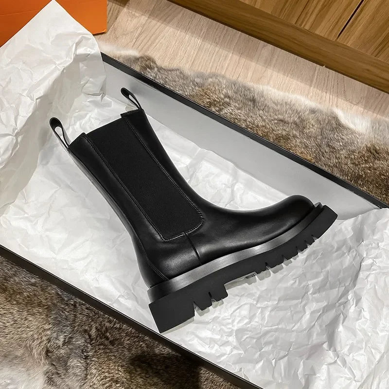 NOUVEAU RICHE Damen Chelsea-Stiefel Mid-Calf Elastische Seiteneinsätze