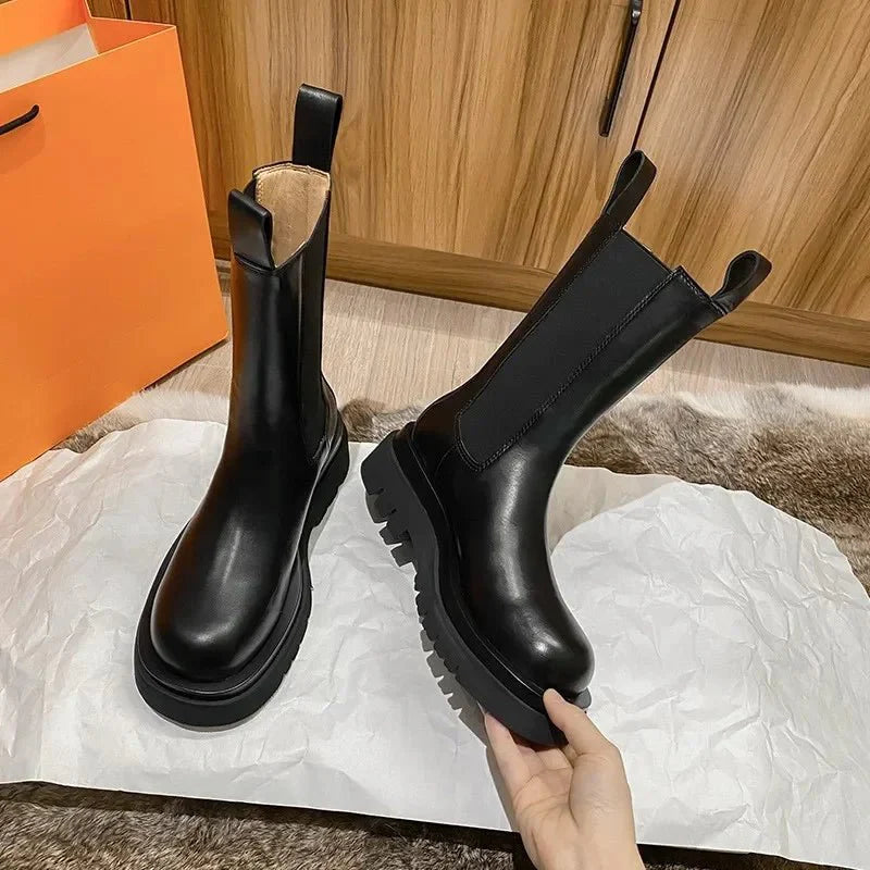 NOUVEAU RICHE Damen Chelsea-Stiefel Mid-Calf Elastische Seiteneinsätze