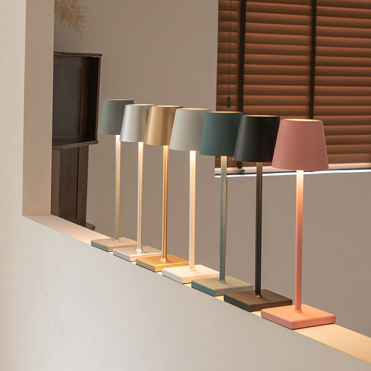 NOUVEAU RICHE Kabellose Tischleuchte Wiederaufladbar Modernes Design