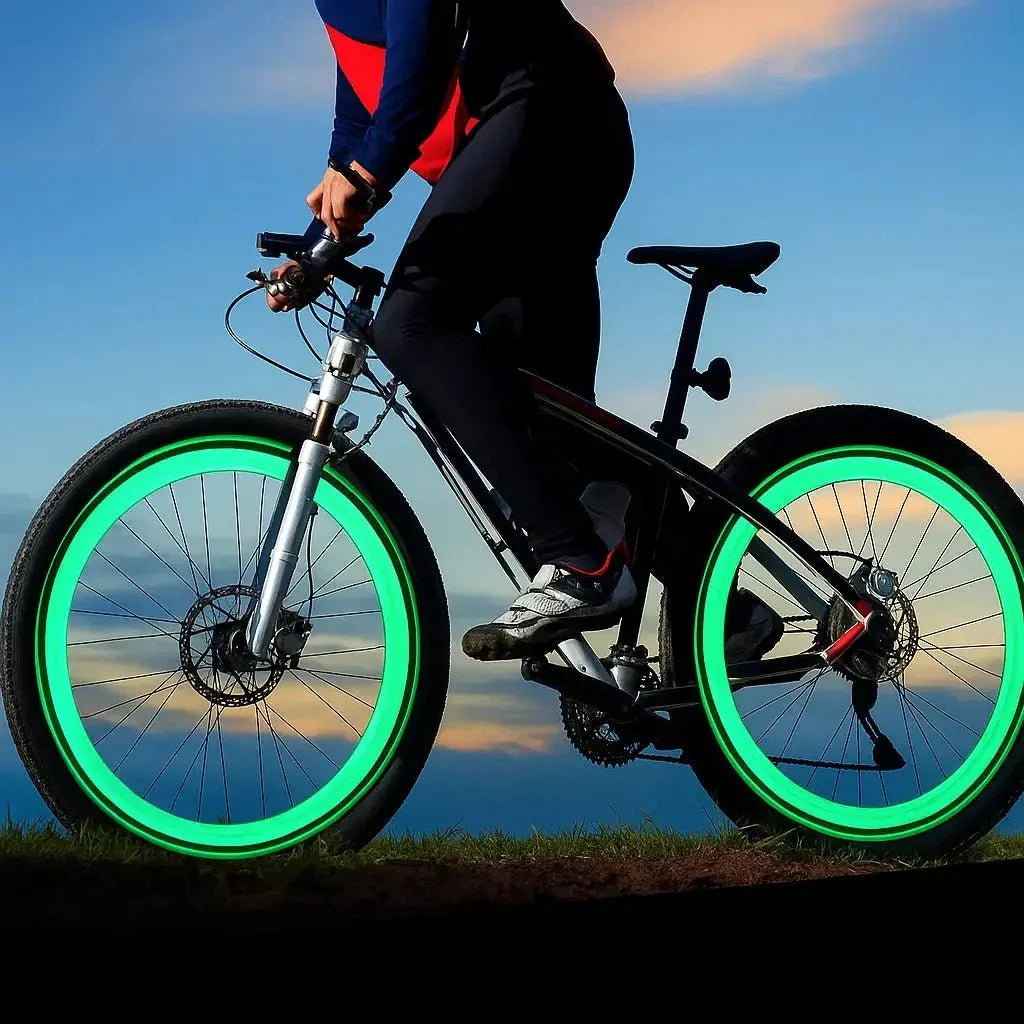 NOUVEAU RICHE Bewegungsaktivierte LED-Fahrrad-Ventillichter für mehr Sicherheit Grün 1 Set (2 pieces)