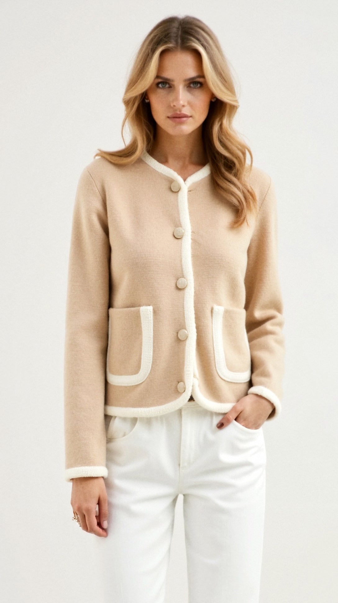 NOUVEAU RICHE Strickjacke Kontrastbesatz Mit Aufgesetzte Taschen Kurz - Winterjacke - Wintermäntel Damen Beige