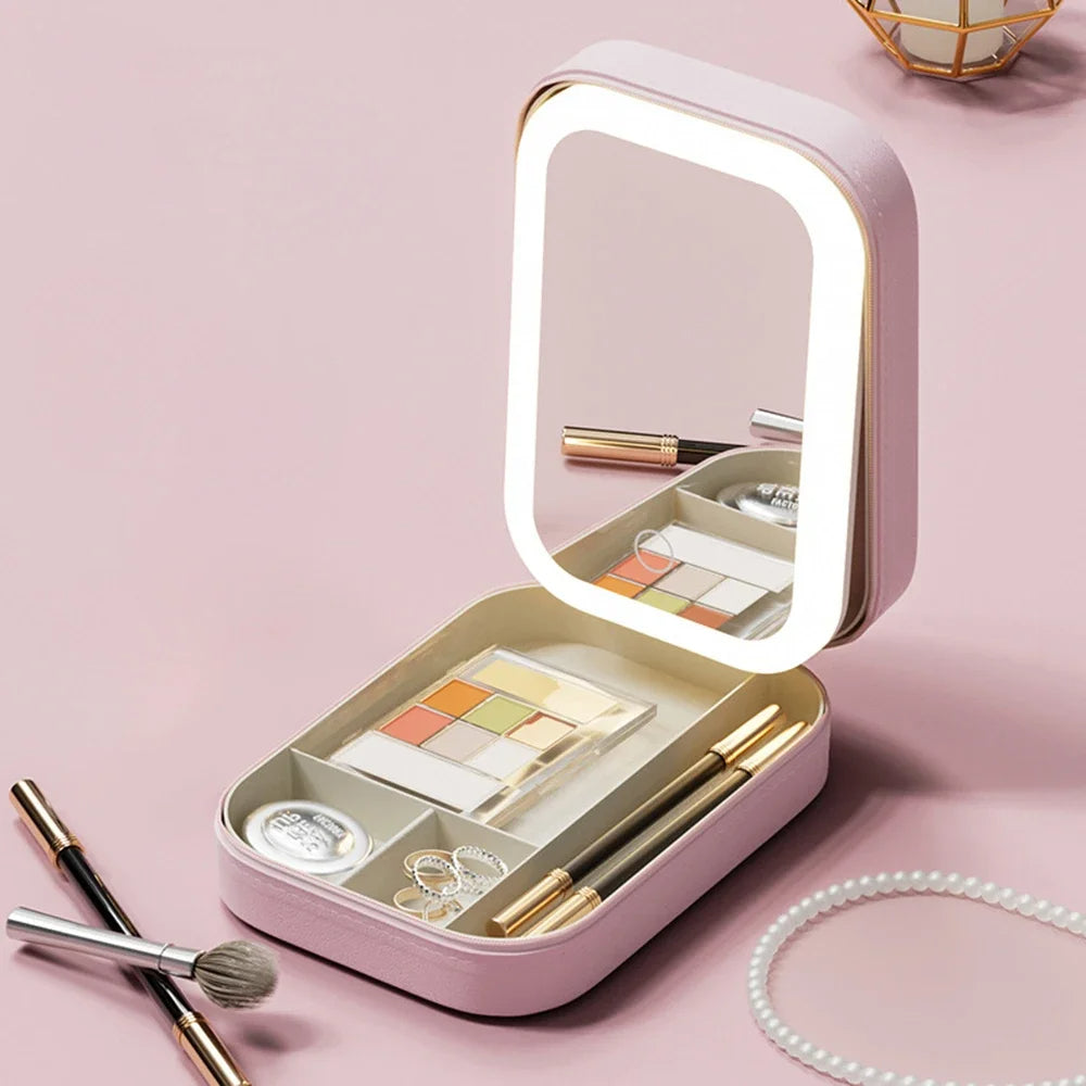 NOUVEAU RICHE Kompakte Kosmetiktasche mit LED-Spiegel – Reise Make-up Organizer mit Licht, wasserdicht, Grün, Weiss oder Pink – Liora Pink