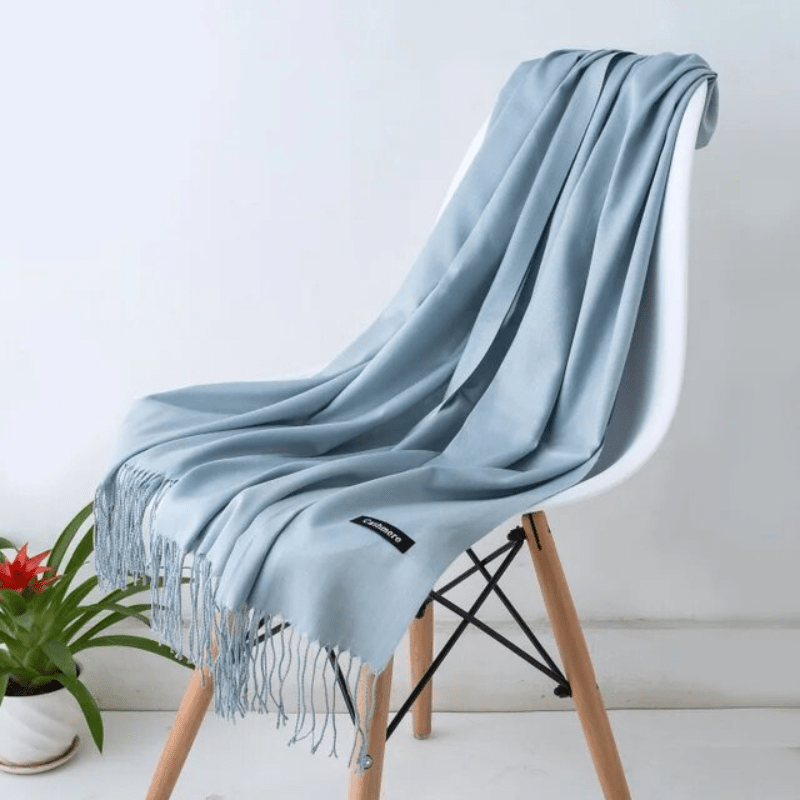 NOUVEAU RICHE Warmer Damenschal – Weicher Winterschal für Damen in über 30 Farben, elegant & zeitlos – Amore Metallblau