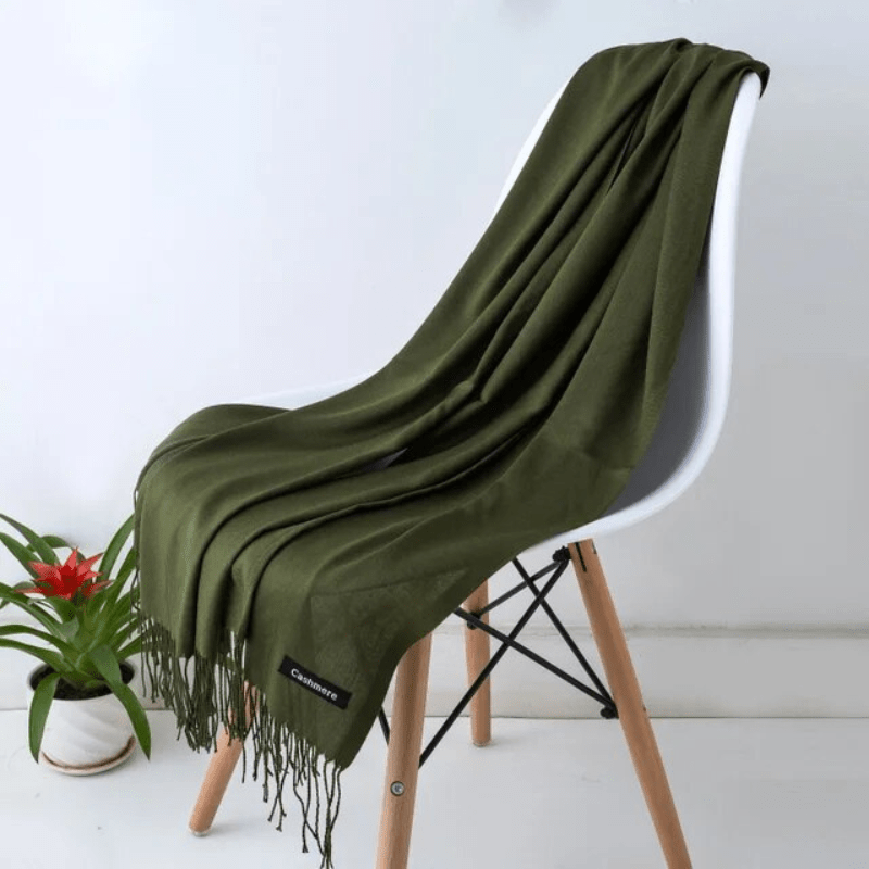 NOUVEAU RICHE Warmer Damenschal – Weicher Winterschal für Damen in über 30 Farben, elegant & zeitlos – Amore Olivgrün