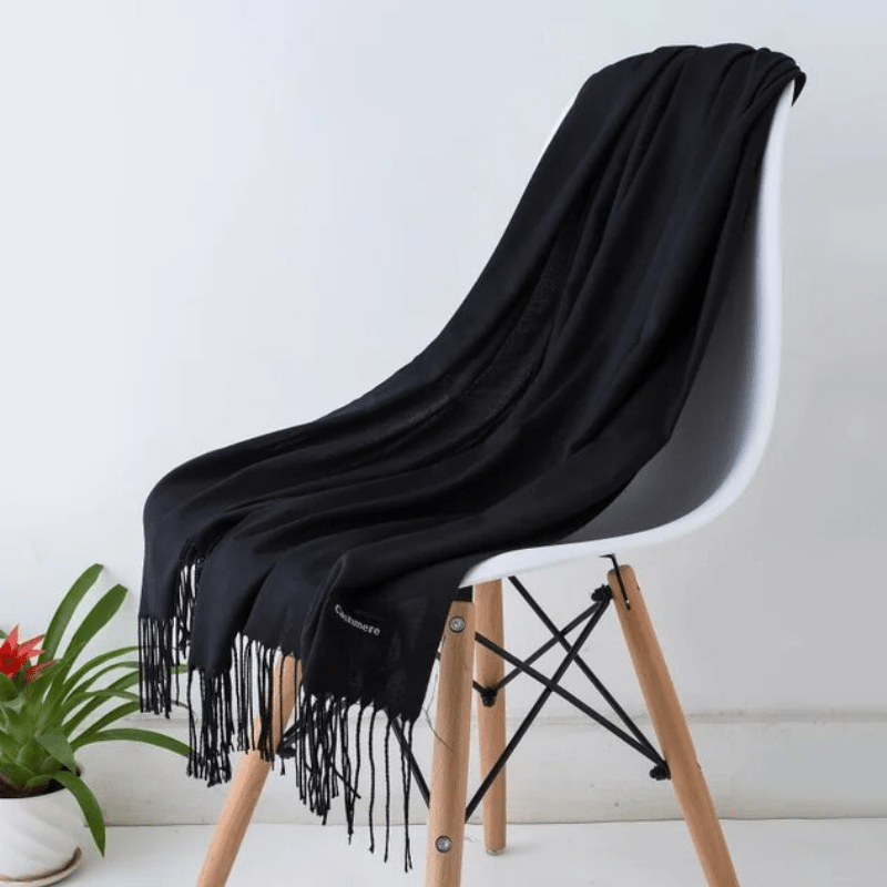 NOUVEAU RICHE Warmer Damenschal – Weicher Winterschal für Damen in über 30 Farben, elegant & zeitlos – Amore Schwarz