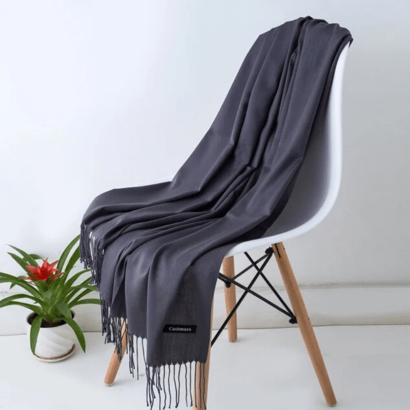 NOUVEAU RICHE Warmer Damenschal – Weicher Winterschal für Damen in über 30 Farben, elegant & zeitlos – Amore Dunkelgrau