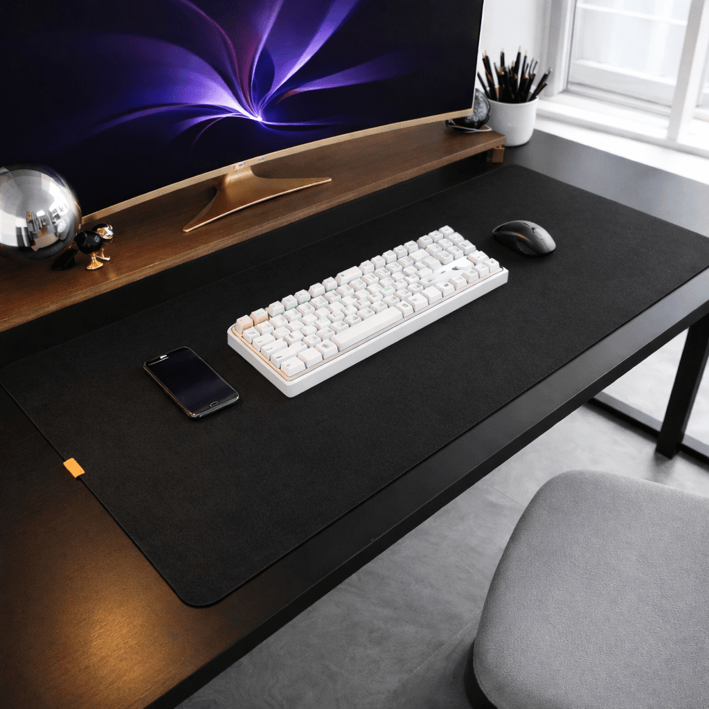 NOUVEAU RICHE Schreibtischunterlage aus Wollfilz – Grosse Filz Schreibunterlage mit rutschfester Rückseite für Tastatur & Maus, 4 Grössen bis 50 x 100 cm Schwarz