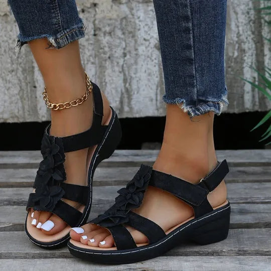 NOUVEAU RICHE Sandalen Mit Keilsohle Überkreuztes Design Für Alltag Schwarz