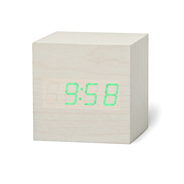 NOUVEAU RICHE Digitaler LED-Wecker – Quadratischer Holz Wecker mit Uhrzeit, Datum & Temperatur, Nachtmodus, USB oder Batterie – TimeCube Weiss & Grün