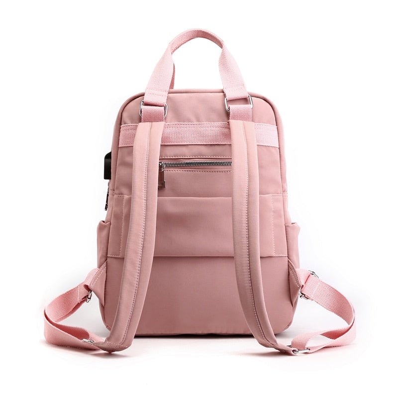 NOUVEAU RICHE Calico | Wasserabweisender USB-Lade-Rucksack mit Diebstahlschutz – Mehrfach-Fach-Design
