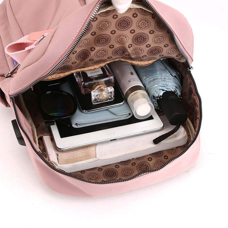 NOUVEAU RICHE Calico | Wasserabweisender USB-Lade-Rucksack mit Diebstahlschutz – Mehrfach-Fach-Design