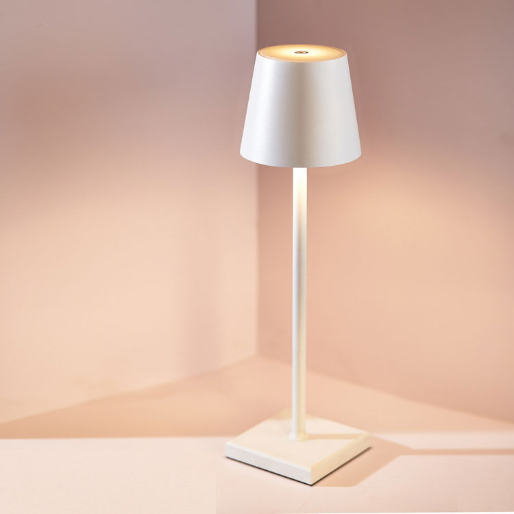 NOUVEAU RICHE Kabellose Tischleuchte Wiederaufladbar Modernes Design Weiß