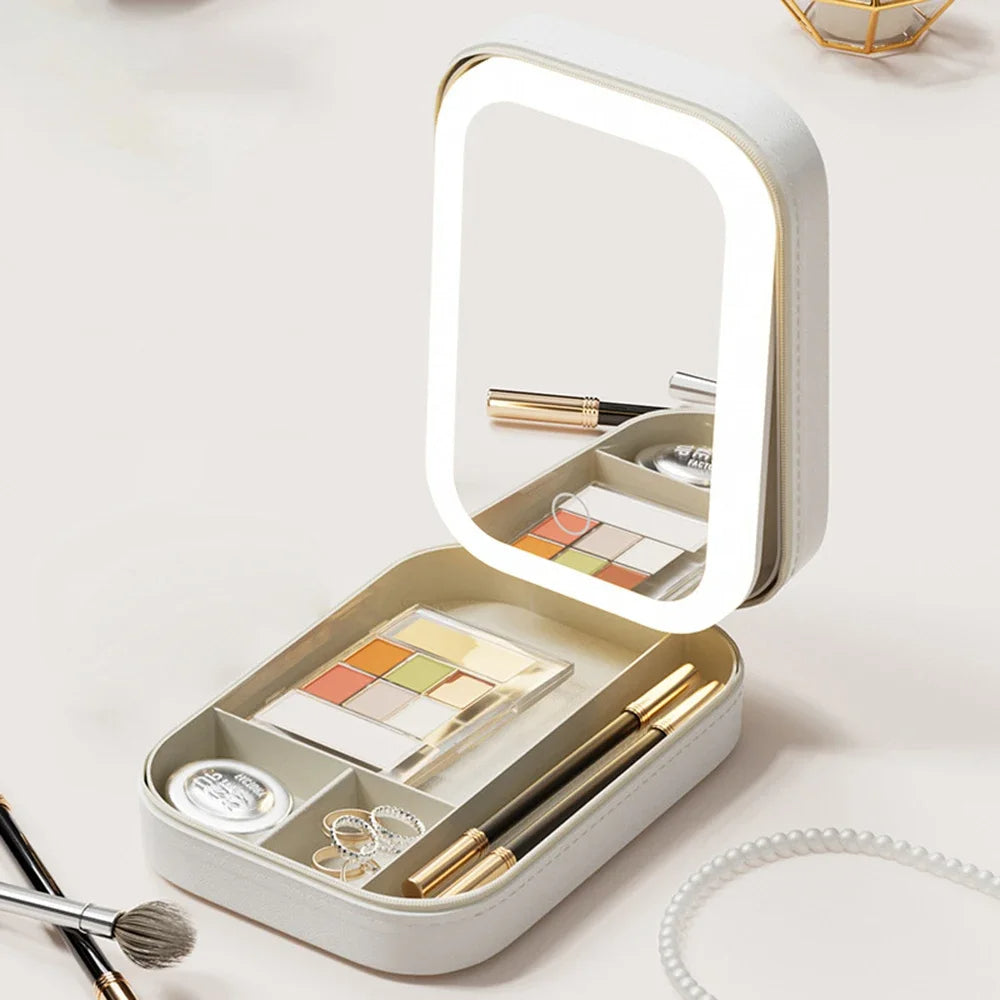 NOUVEAU RICHE Kompakte Kosmetiktasche mit LED-Spiegel – Reise Make-up Organizer mit Licht, wasserdicht, Grün, Weiss oder Pink – Liora Weiss